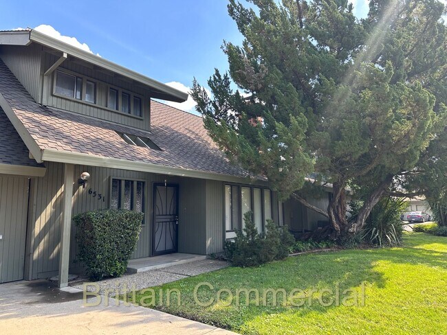 Building Photo - 6531 Lake Park Dr