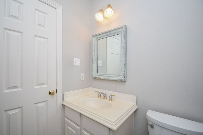 Building Photo - 1803 Red Bud Ln