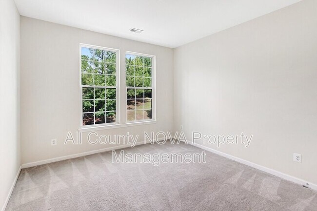 Building Photo - 15072 Leicestershire St