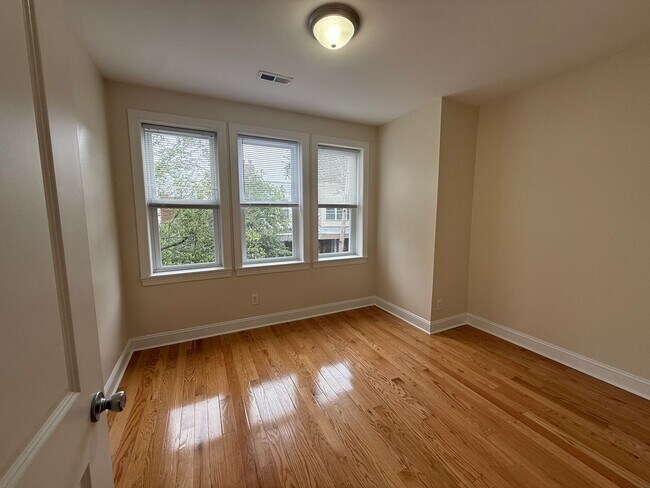Building Photo - Newly Renovated Townhome in Philadelphia