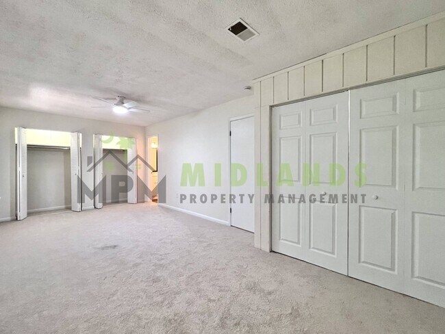 Building Photo - 233 Timber Ct