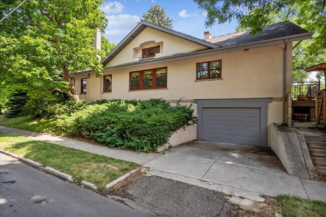 Building Photo - Spacious Comfort in Park Hill – 4-Bed, 2.5...