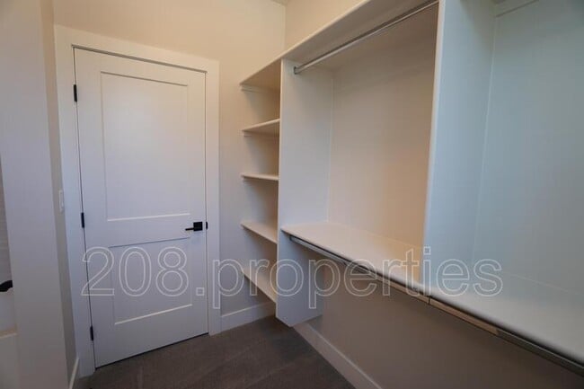 Building Photo - 3045 S Honeycomb Way