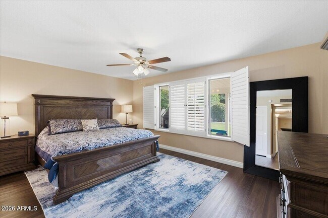 Building Photo - 6101 E Greenway Ln