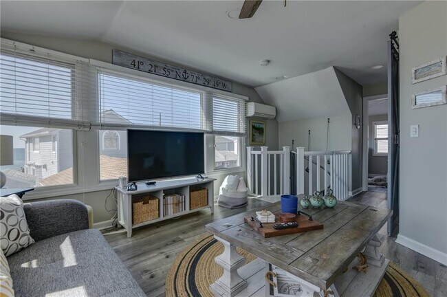 Building Photo - 20 Lane 2