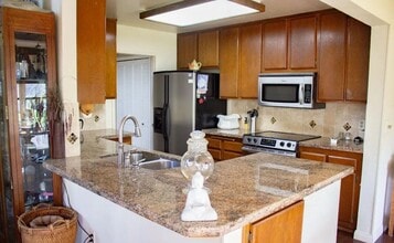 Building Photo - Bakersfield, CA