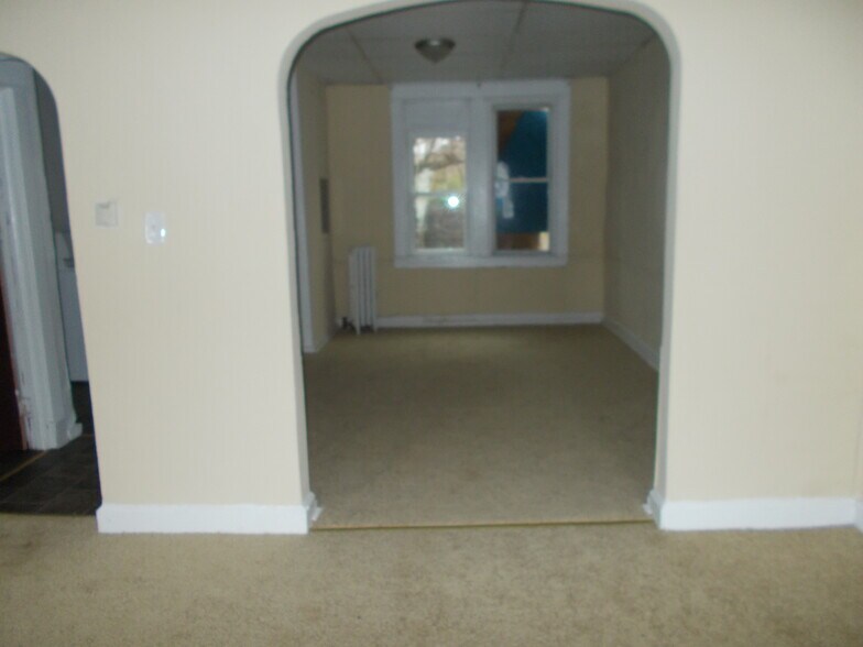 Building Photo - 827 E Patapsco Ave