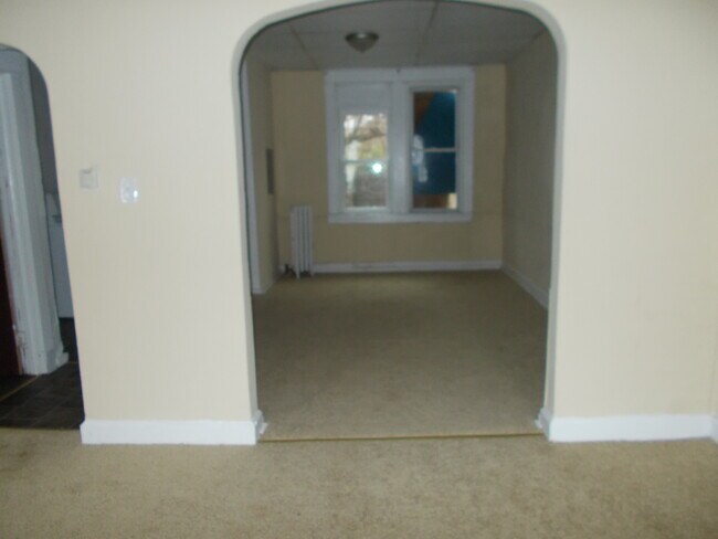 Building Photo - 827 E Patapsco Ave