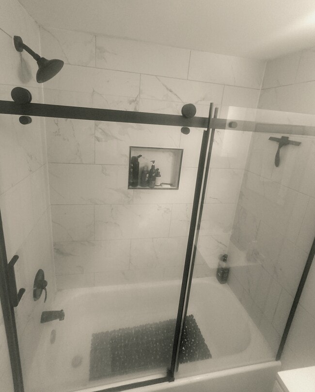 Building Photo - 3230 S 28th St