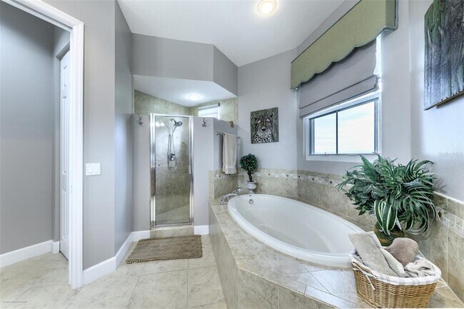Building Photo - 10300 Tarpon Landings Terrace