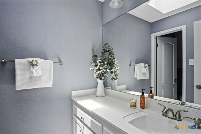Building Photo - 5834 Greenforest Cir