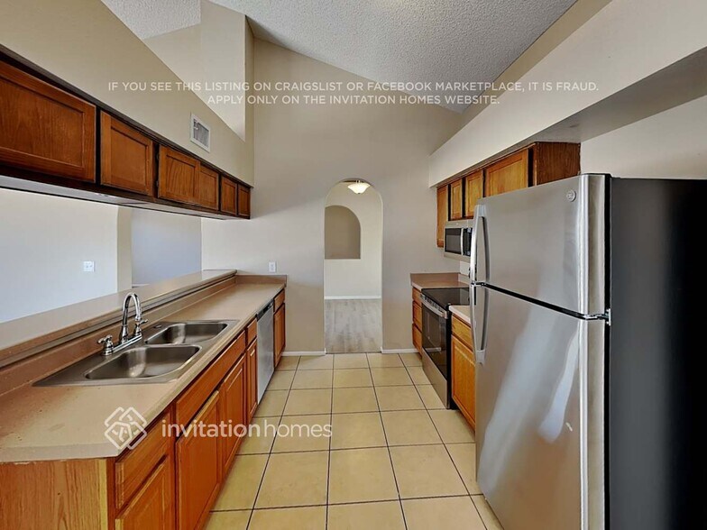 Building Photo - 8414 W Windrose Dr