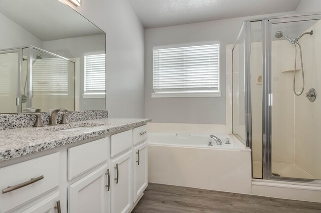 Building Photo - Gorgeous Four Bedroom Home, 2600 sq. ft., ...
