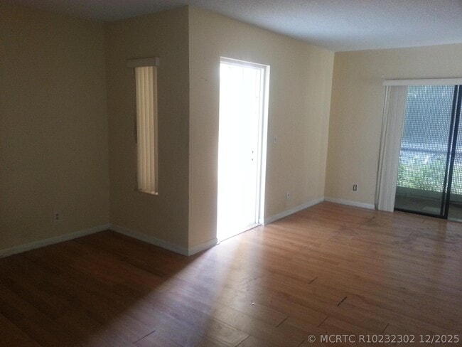 Building Photo - 714 Sunny Pine Way