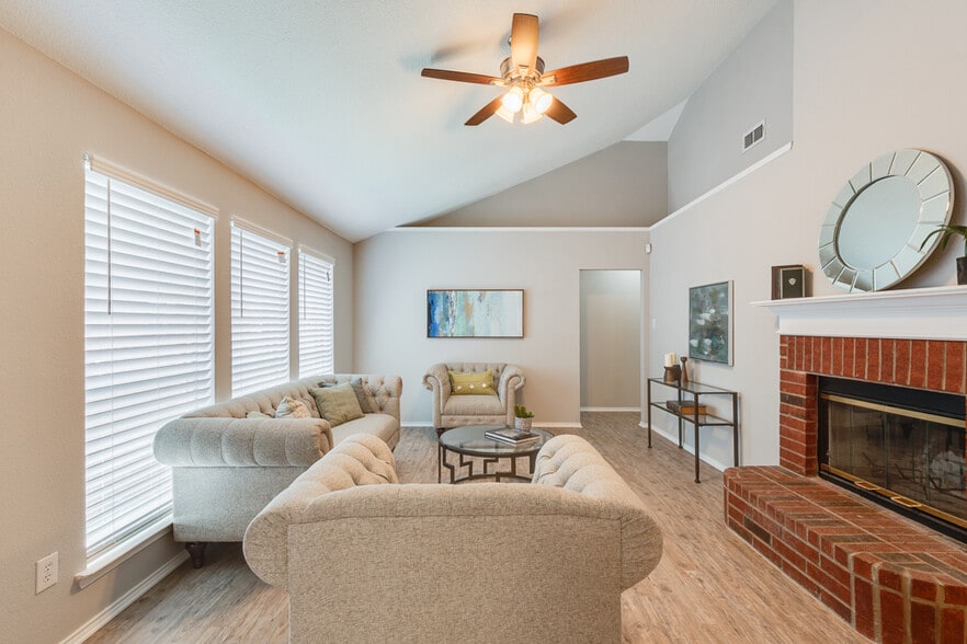 Building Photo - 2508 Concina Way