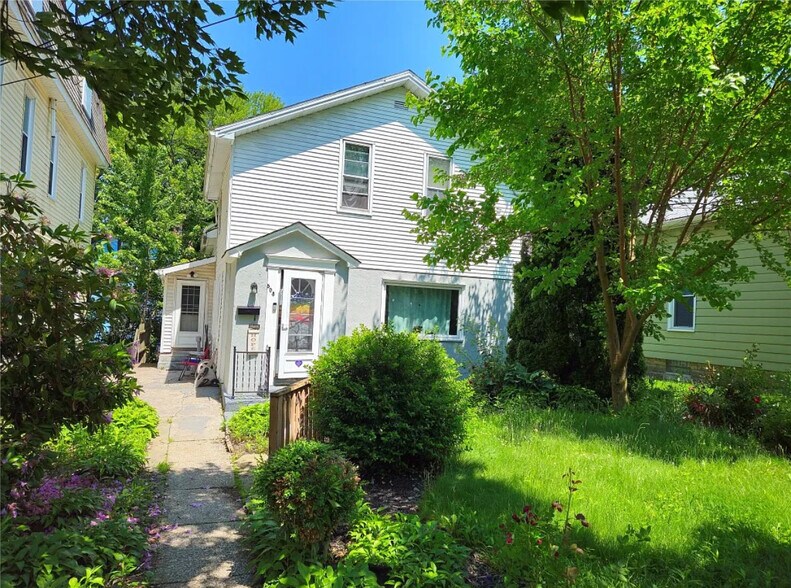 Building Photo - 508 E 9th St