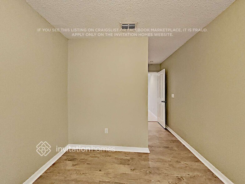 Building Photo - 6239 Greenwich Dr