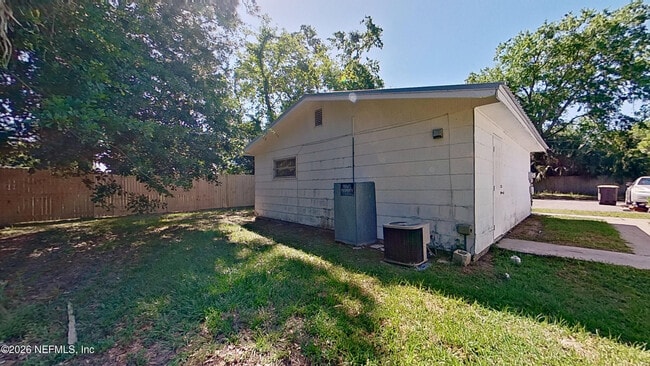 Building Photo - 5709 Sue Ln
