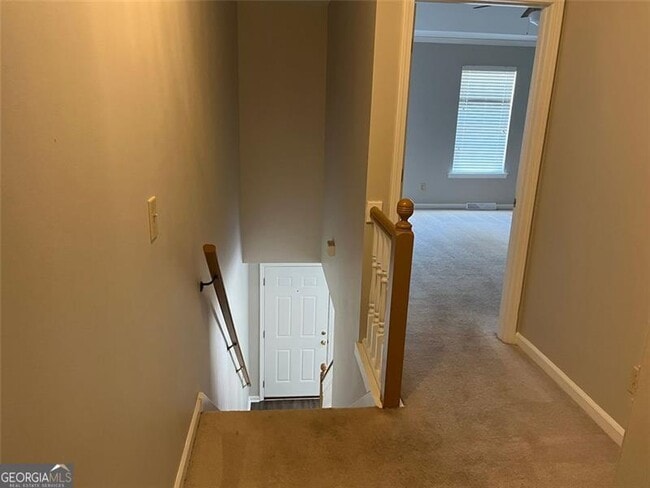 Building Photo - 326 Leafmore Rd SW