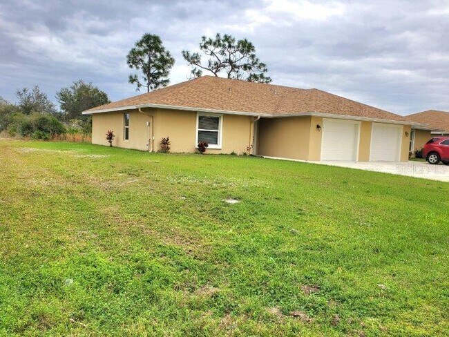 Building Photo - 1192 Oceanic Rd