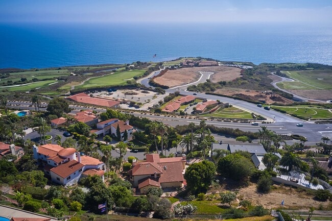 Building Photo - Aqua Vista - Entertainers Playhouse