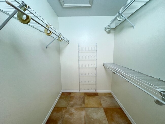 Building Photo - Modern 3-Bedroom, 2-Bathroom Home in Ocala! WASHER & DRYER INCLUDED!