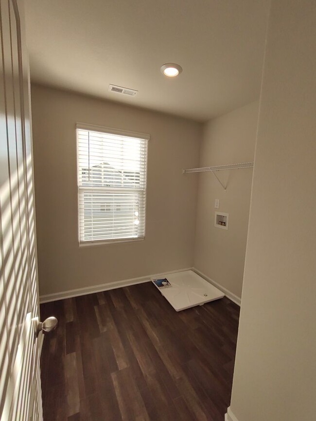 Building Photo - BRAND-NEW Townhome Located in Sanford- Min...