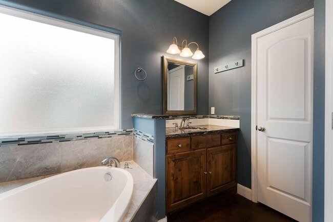 Building Photo - Kerrville, TX!  Country Charm with Modern Flair.