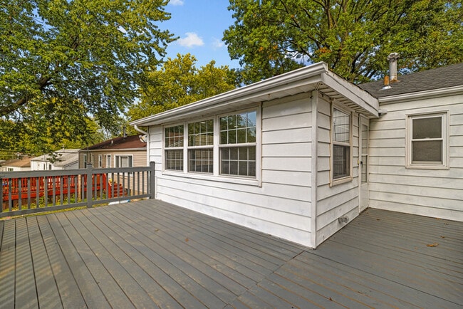 Building Photo - 1122 Roxton Dr