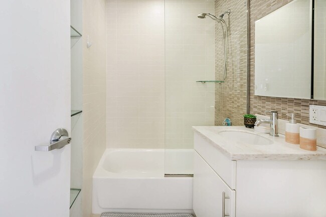 Building Photo - 811 9th Ave