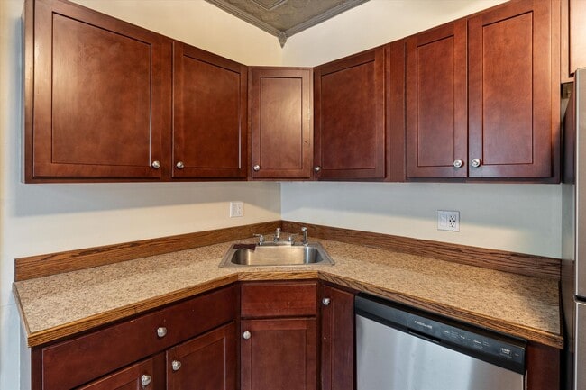 Building Photo - 99 William St