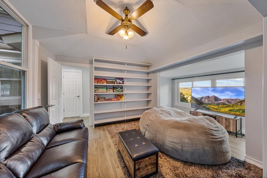 Primary Photo - 52 Pavilion Rd