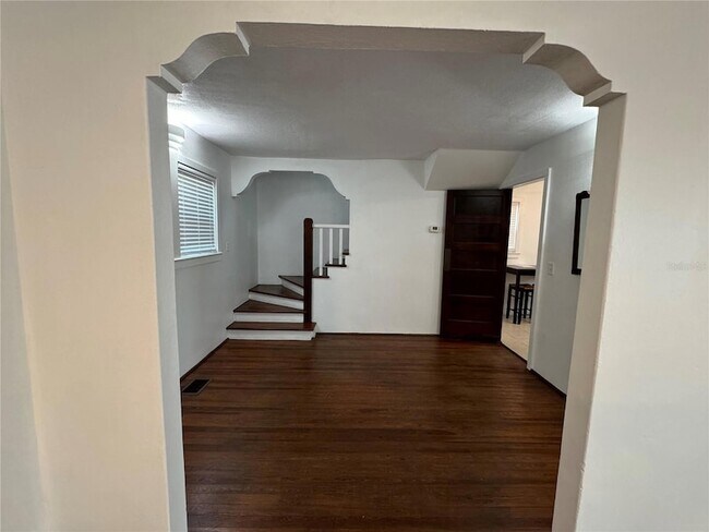 Building Photo - 302 W Wall St