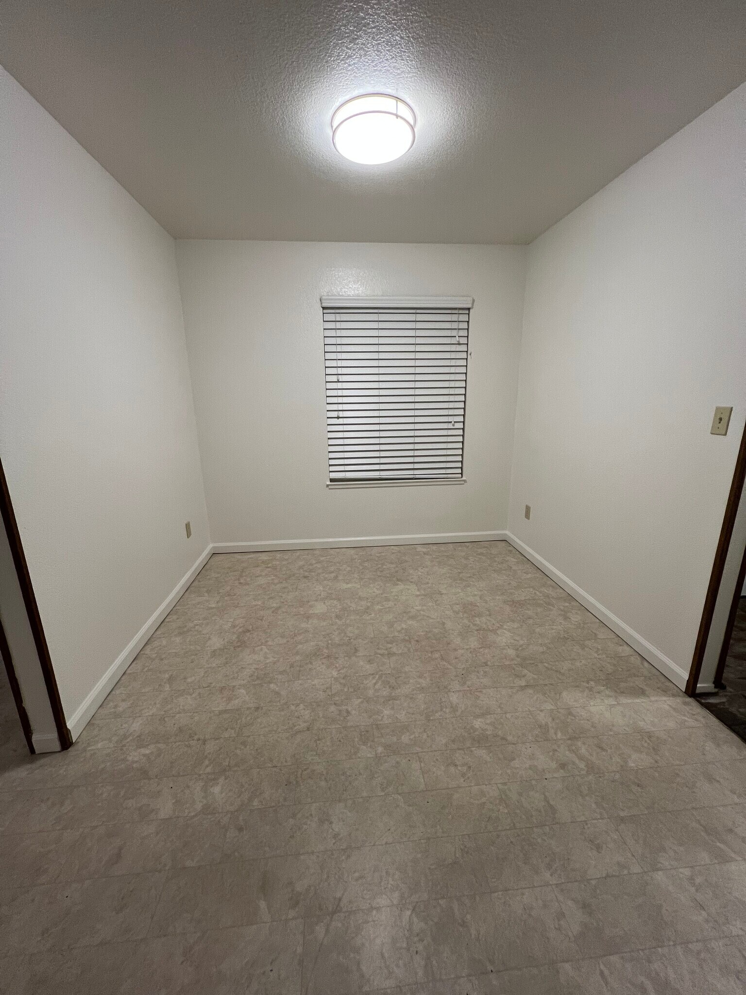 Dining area - 9012 Cornwall Dr