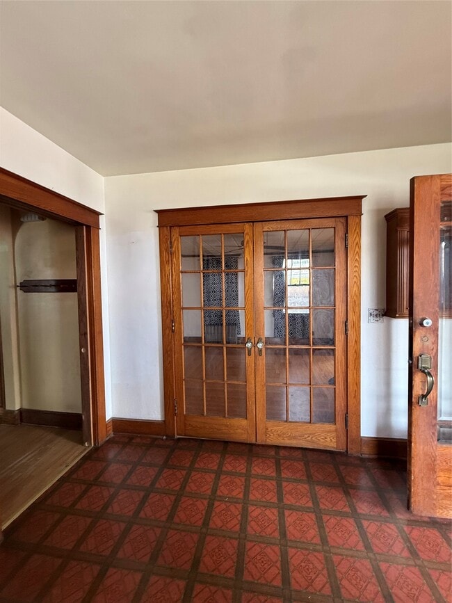 Building Photo - 198 Chapin St