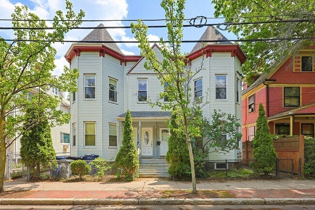 Building Photo - 298 Brookline St