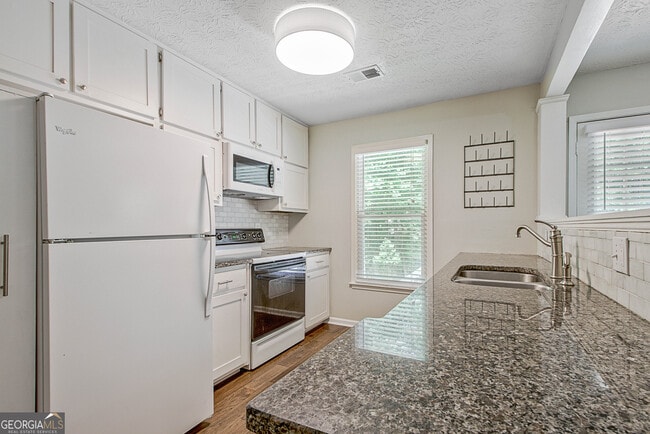 Building Photo - 413 Deergrass Trail