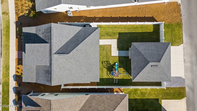 Building Photo - 2121 Sedges Ave