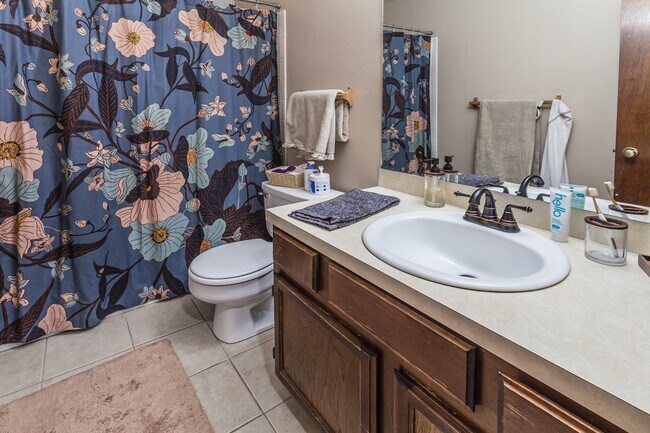 Building Photo - 3 Bedroom 2.5 Bath in Parkwood, Fort Collins