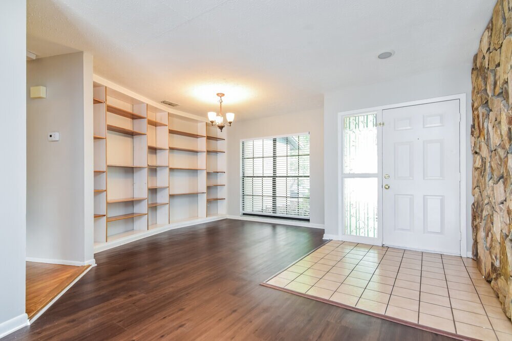 Building Photo - 3819 Cloverhill Ct