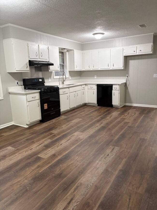 Building Photo - Renovated 3 Bedroom 1 Bath Home for Rent!