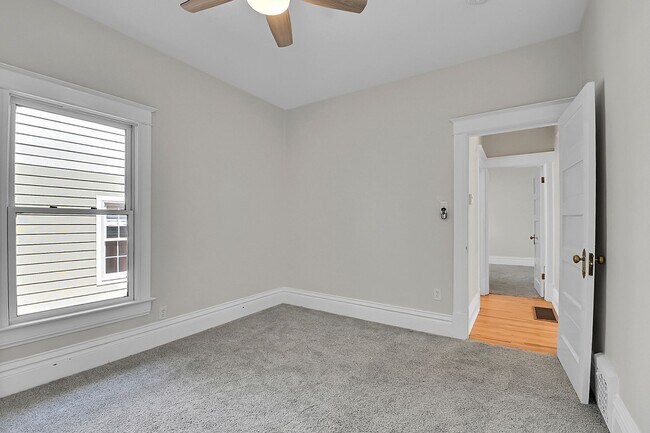 Building Photo - ONE block to OBSERVATORY PARK! great DU lo...