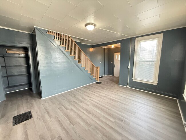 Building Photo - First St 313 w/Wesley St 346 W