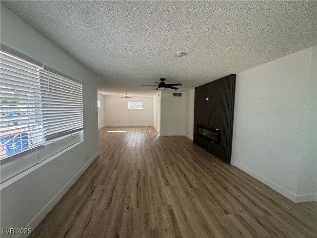 Building Photo - 1336 Darmak Dr