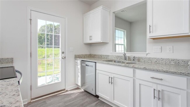 Building Photo - Brand new 3BR 2.5BA Townhome in Kernersville!