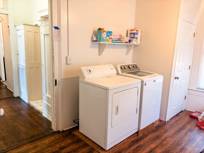 Building Photo - 117 E Main St