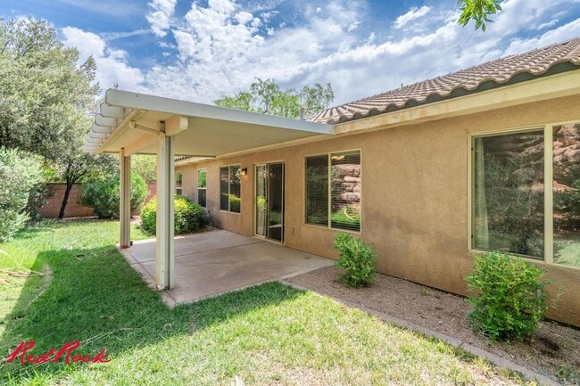Building Photo - Partially Furnished 3 Bedroom Home with Co...