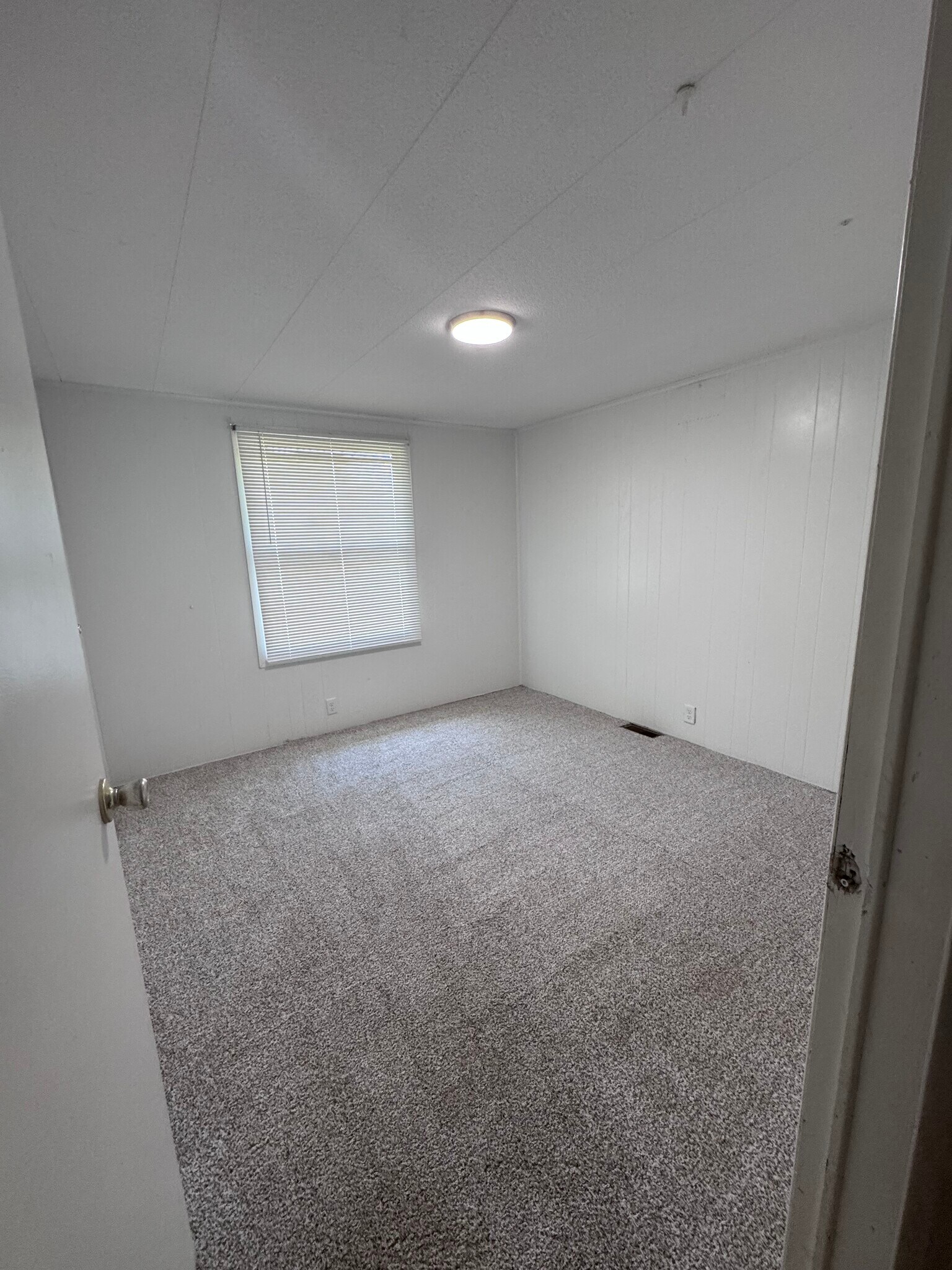 Building Photo - 2300 Sun Valley Cir