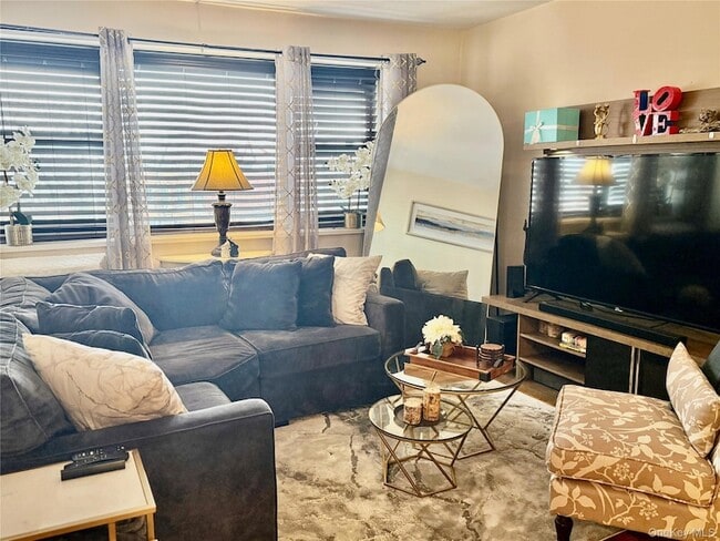 Building Photo - 100 Lincoln Ave