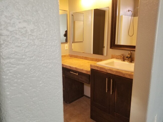 Building Photo - North Las Vegas Upgraded 4 Bedroom!